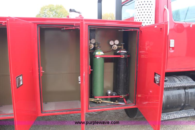 image for item H7960 2000 International 8100 service truck