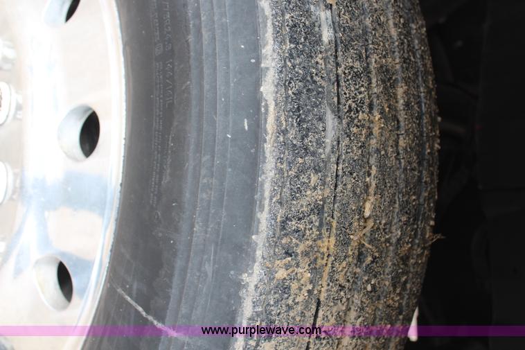 image for item H7960 2000 International 8100 service truck