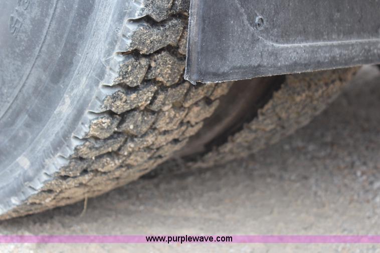 image for item H7960 2000 International 8100 service truck