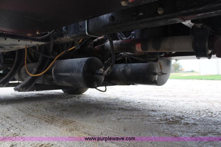 image for item H7960 2000 International 8100 service truck