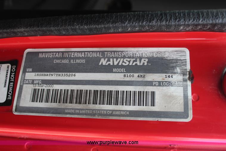 image for item H7960 2000 International 8100 service truck