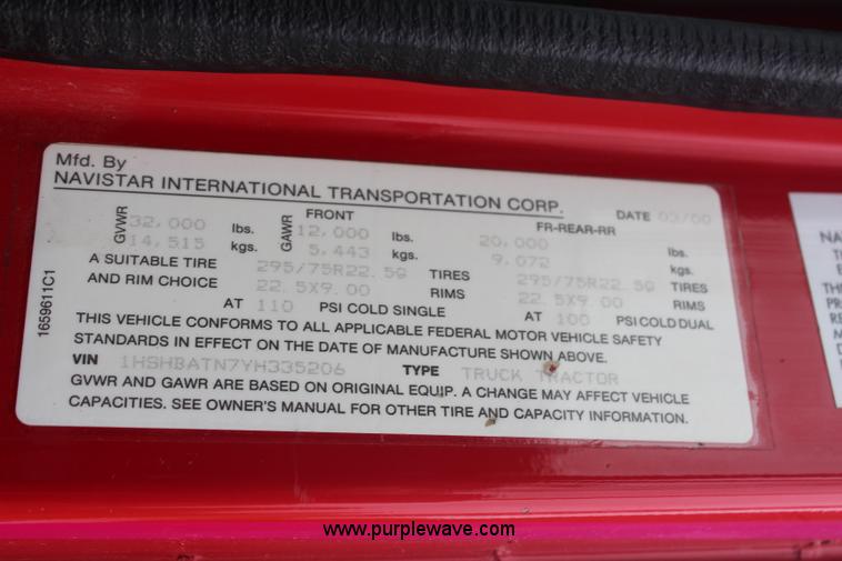 image for item H7960 2000 International 8100 service truck