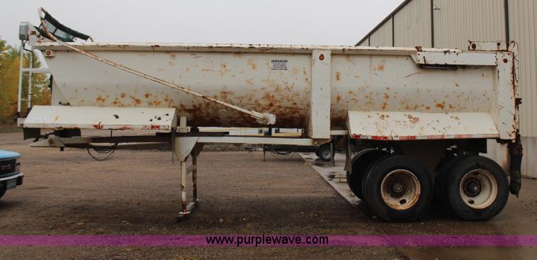 image for item H7963 1994 Western 26' barrel end dump trailer