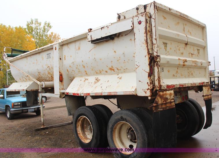 image for item H7963 1994 Western 26' barrel end dump trailer