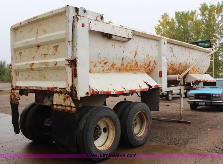 image for item H7963 1994 Western 26' barrel end dump trailer