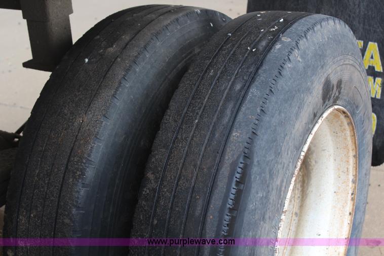 image for item H7963 1994 Western 26' barrel end dump trailer