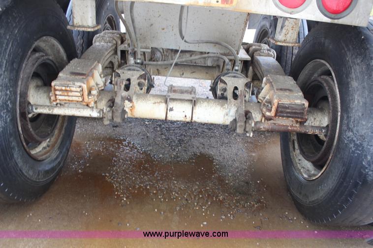 image for item H7963 1994 Western 26' barrel end dump trailer