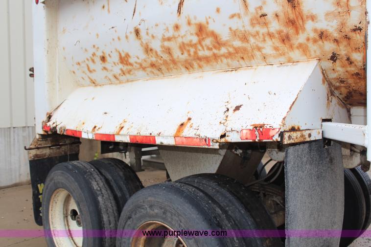 image for item H7963 1994 Western 26' barrel end dump trailer