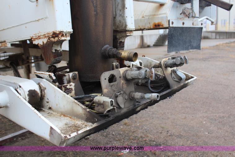 image for item H7963 1994 Western 26' barrel end dump trailer