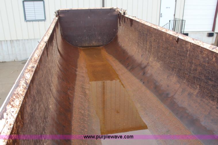 image for item H7963 1994 Western 26' barrel end dump trailer