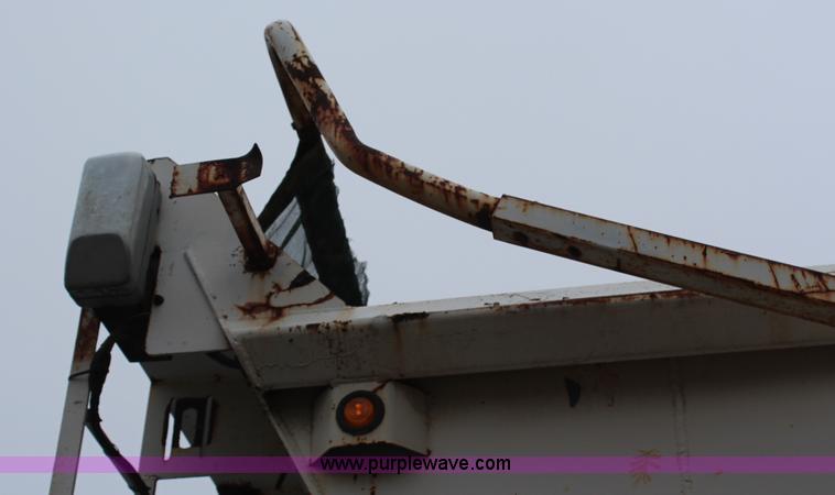 image for item H7963 1994 Western 26' barrel end dump trailer