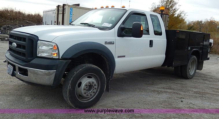 image for item H9560 2006 Ford F450 Super Duty XL SuperCab pickup truck