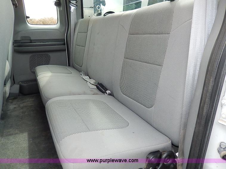 image for item H9560 2006 Ford F450 Super Duty XL SuperCab pickup truck