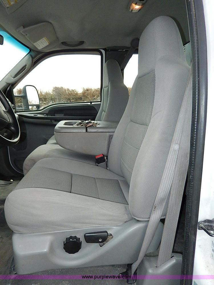 image for item H9560 2006 Ford F450 Super Duty XL SuperCab pickup truck