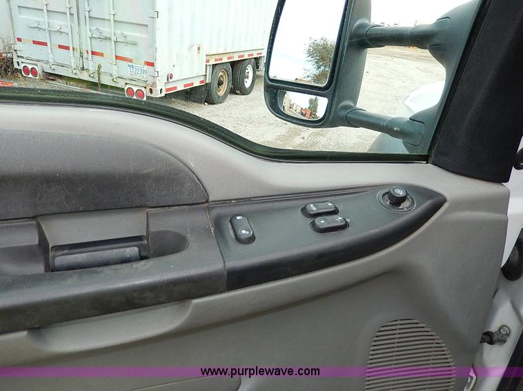 image for item H9560 2006 Ford F450 Super Duty XL SuperCab pickup truck
