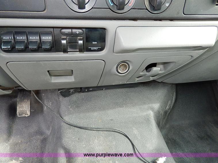 image for item H9560 2006 Ford F450 Super Duty XL SuperCab pickup truck