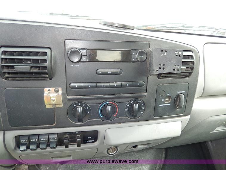 image for item H9560 2006 Ford F450 Super Duty XL SuperCab pickup truck