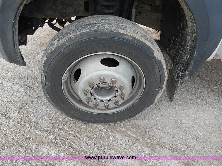 image for item H9560 2006 Ford F450 Super Duty XL SuperCab pickup truck