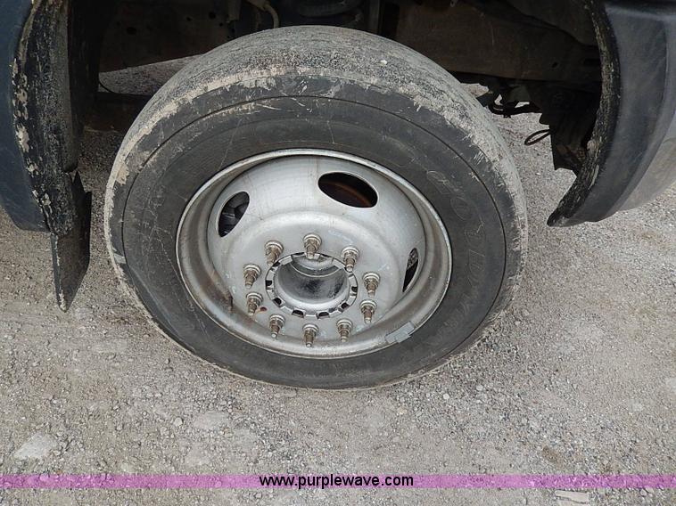 image for item H9560 2006 Ford F450 Super Duty XL SuperCab pickup truck