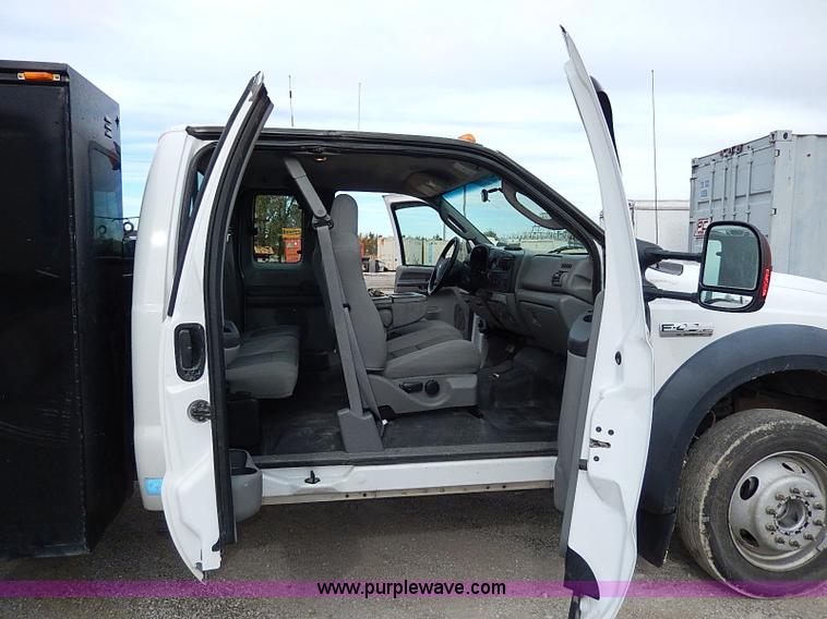 image for item H9560 2006 Ford F450 Super Duty XL SuperCab pickup truck