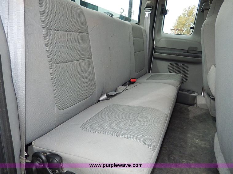 image for item H9560 2006 Ford F450 Super Duty XL SuperCab pickup truck