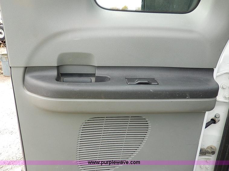 image for item H9560 2006 Ford F450 Super Duty XL SuperCab pickup truck