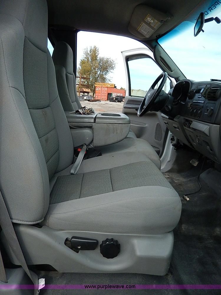 image for item H9560 2006 Ford F450 Super Duty XL SuperCab pickup truck