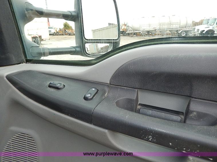 image for item H9560 2006 Ford F450 Super Duty XL SuperCab pickup truck