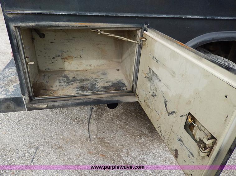 image for item H9560 2006 Ford F450 Super Duty XL SuperCab pickup truck