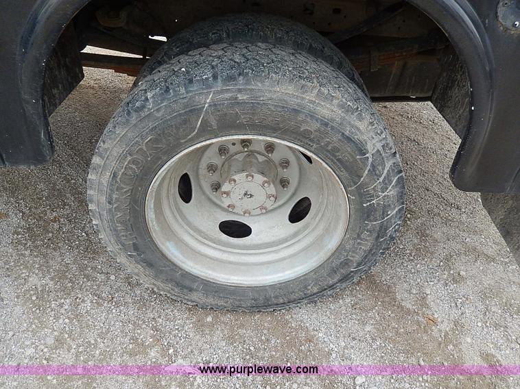 image for item H9560 2006 Ford F450 Super Duty XL SuperCab pickup truck