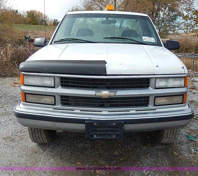 image for item H9561 2000 Chevrolet 2500 pickup truck