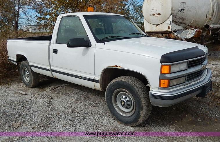 image for item H9561 2000 Chevrolet 2500 pickup truck