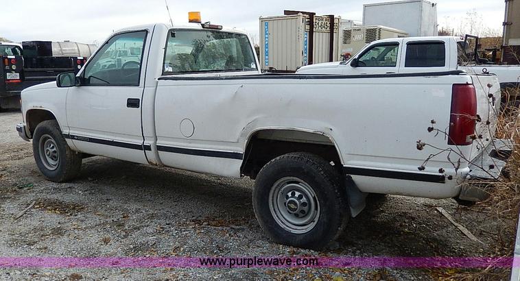 image for item H9561 2000 Chevrolet 2500 pickup truck
