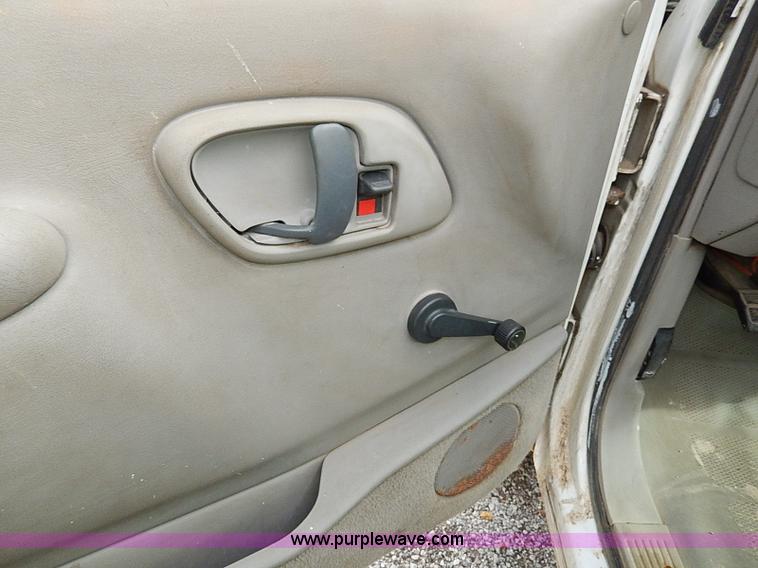 image for item H9561 2000 Chevrolet 2500 pickup truck