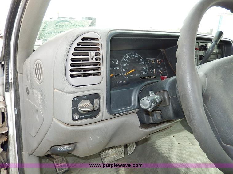 image for item H9561 2000 Chevrolet 2500 pickup truck