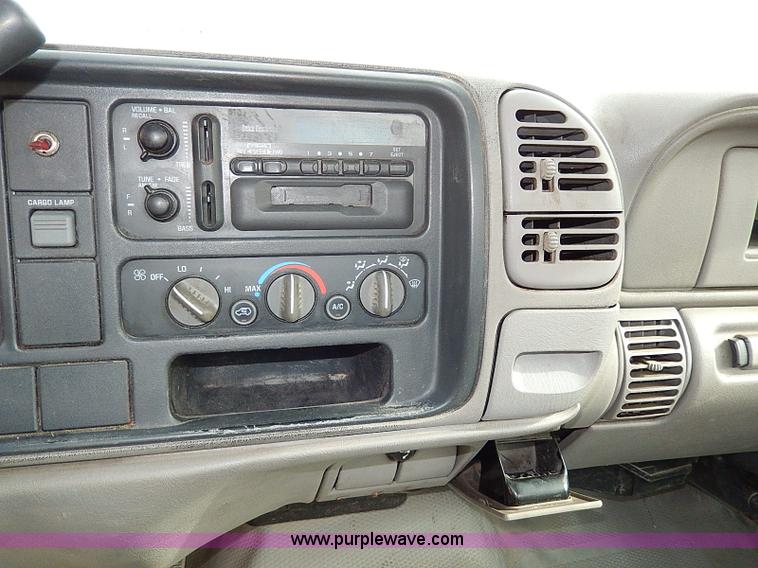 image for item H9561 2000 Chevrolet 2500 pickup truck