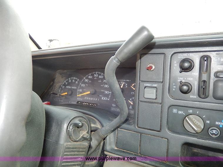 image for item H9561 2000 Chevrolet 2500 pickup truck