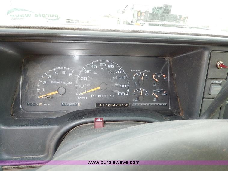 image for item H9561 2000 Chevrolet 2500 pickup truck