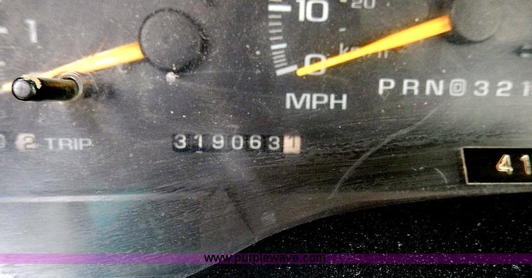 image for item H9561 2000 Chevrolet 2500 pickup truck