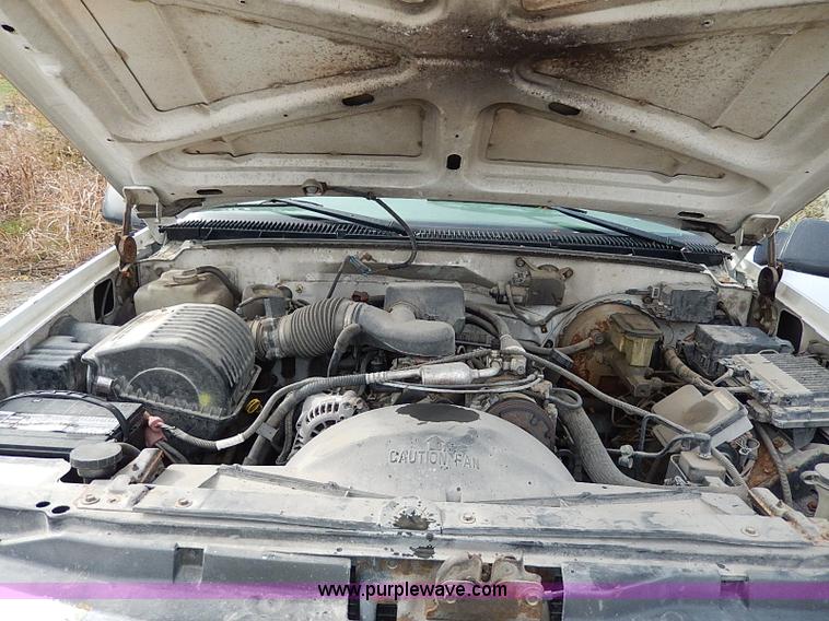 image for item H9561 2000 Chevrolet 2500 pickup truck