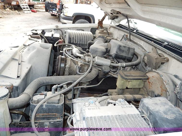 image for item H9561 2000 Chevrolet 2500 pickup truck