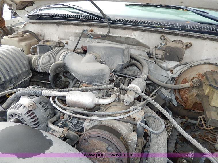 image for item H9561 2000 Chevrolet 2500 pickup truck