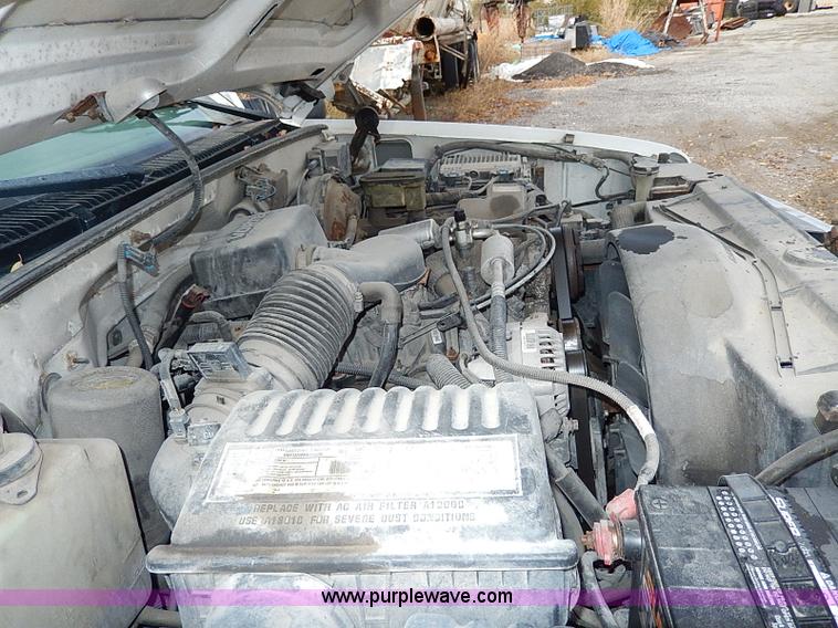 image for item H9561 2000 Chevrolet 2500 pickup truck