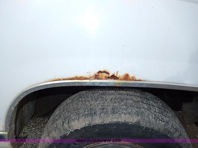 image for item H9561 2000 Chevrolet 2500 pickup truck