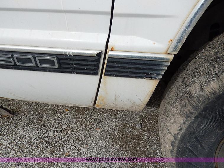 image for item H9561 2000 Chevrolet 2500 pickup truck