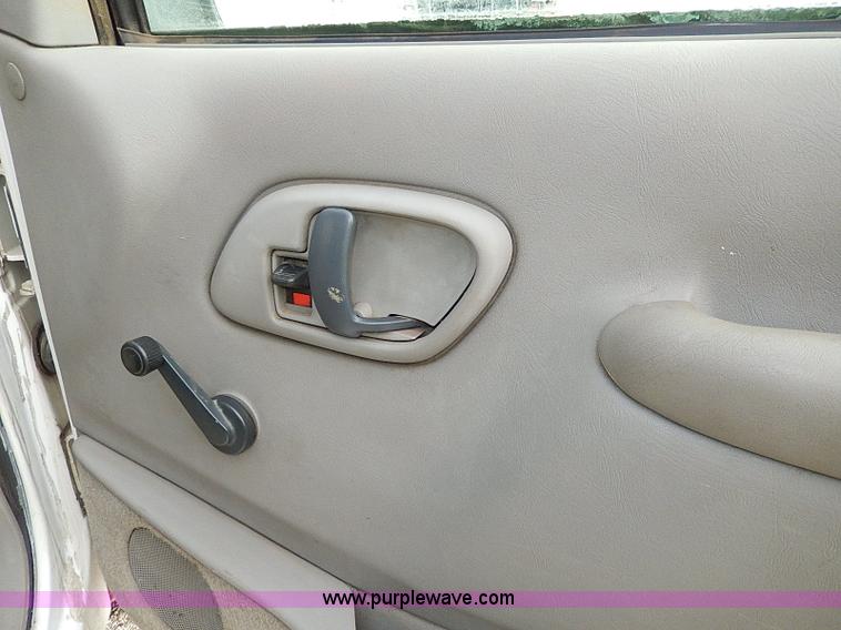 image for item H9561 2000 Chevrolet 2500 pickup truck