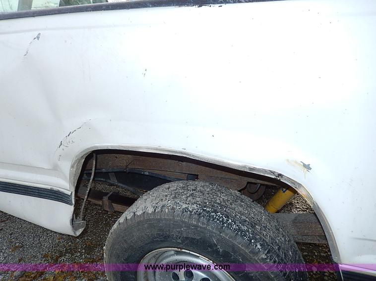 image for item H9561 2000 Chevrolet 2500 pickup truck