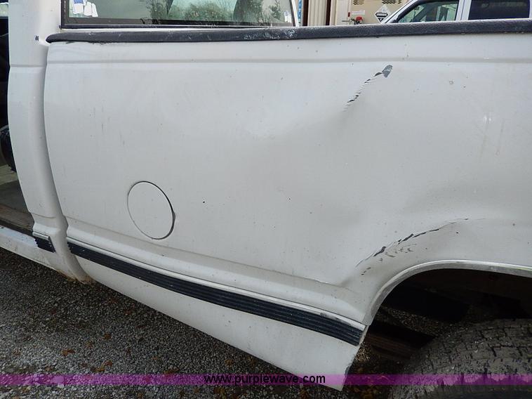 image for item H9561 2000 Chevrolet 2500 pickup truck