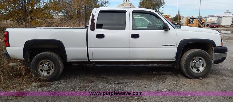 image for item H9562 2007 Chevrolet Silverado Classic 2500HD Crew Cab pickup truck