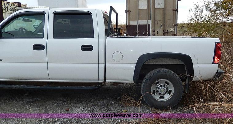 image for item H9562 2007 Chevrolet Silverado Classic 2500HD Crew Cab pickup truck